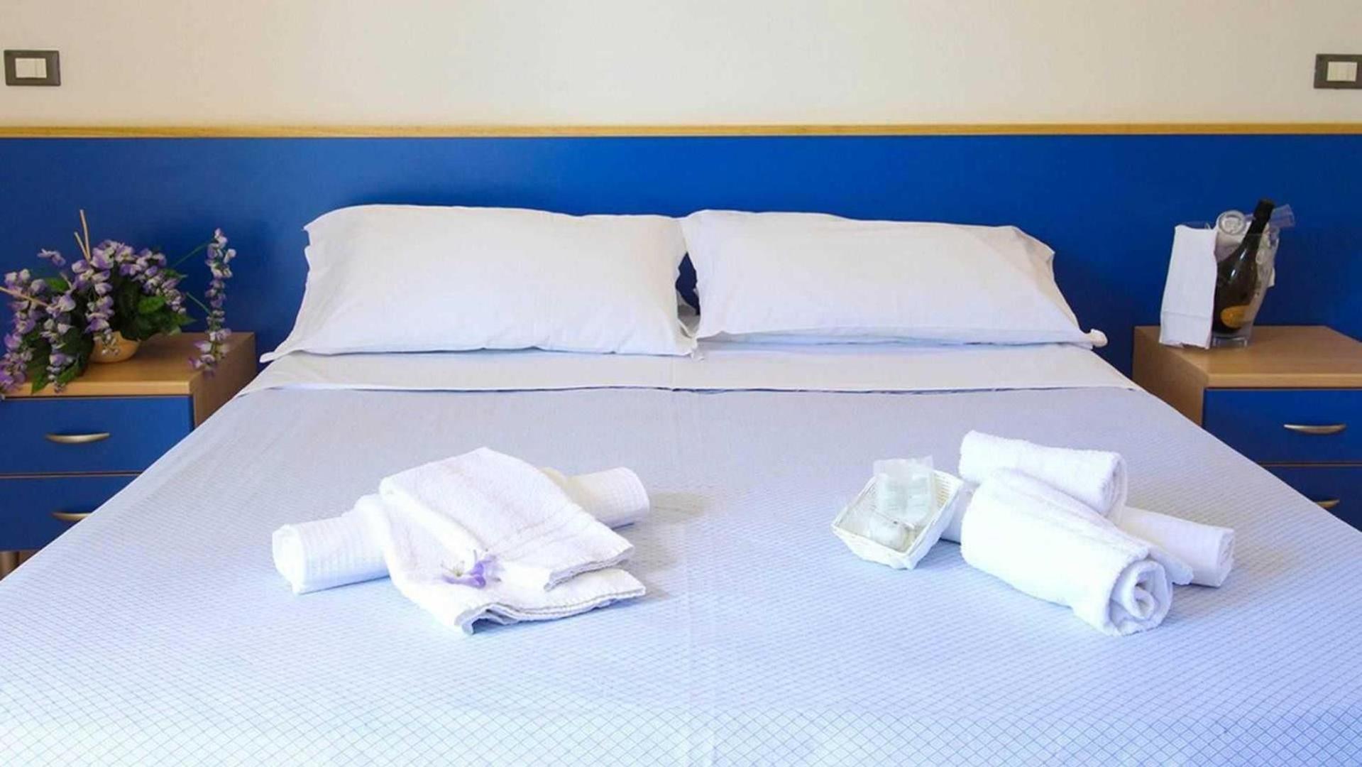 Club Esse Aquilia Beach Village Badolato Marina Екстериор снимка