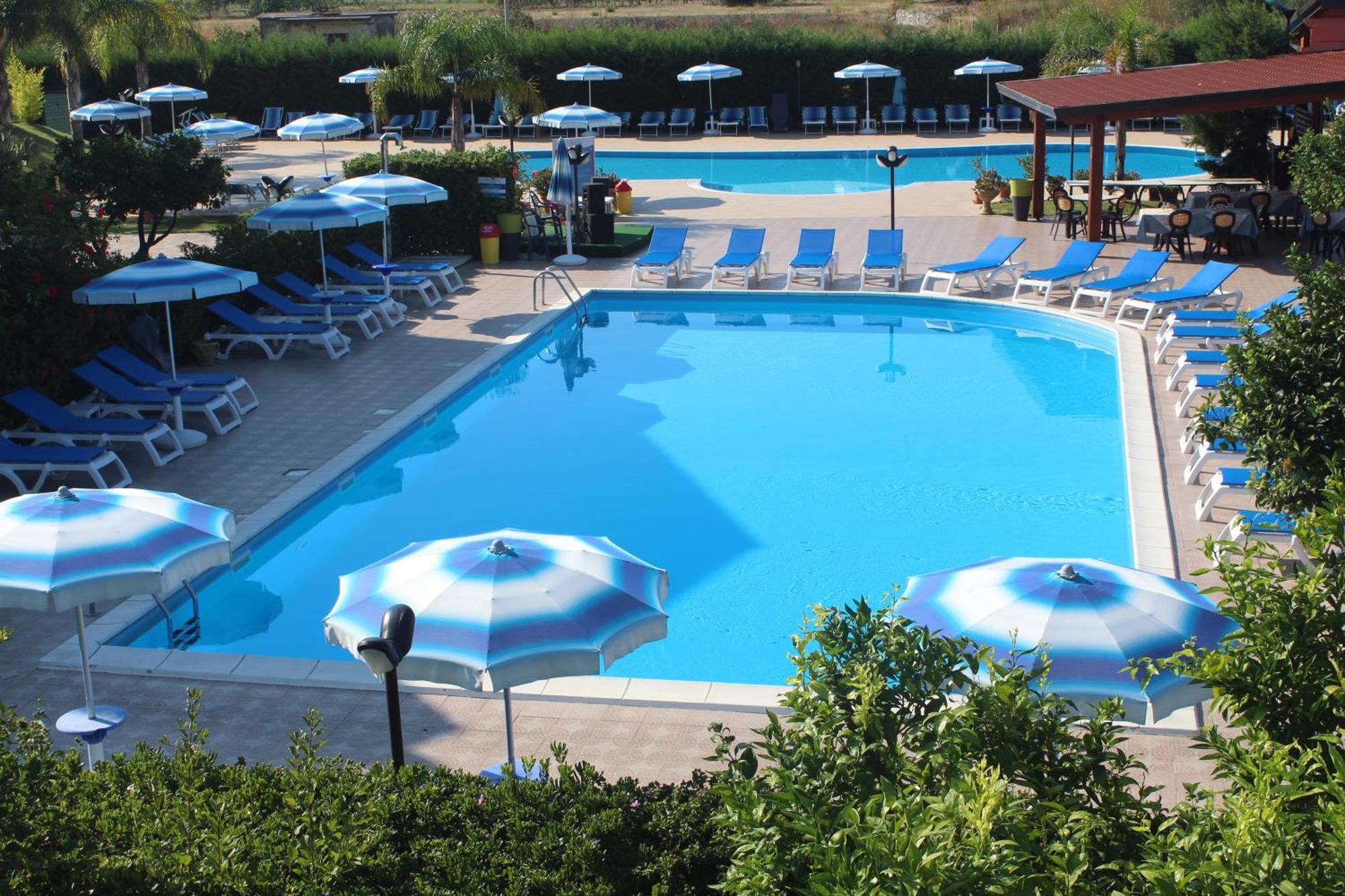 Club Esse Aquilia Beach Village Badolato Marina Екстериор снимка